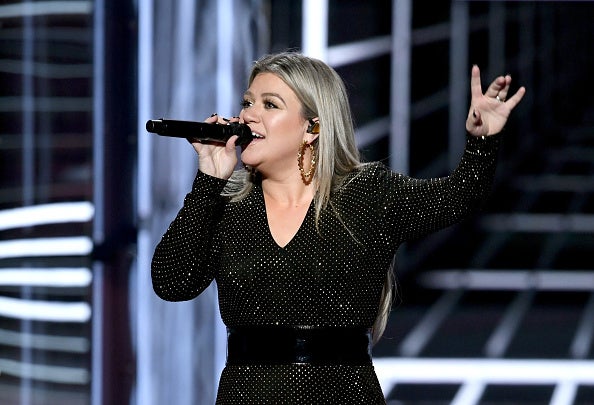 Kelly Clarkson Nails 