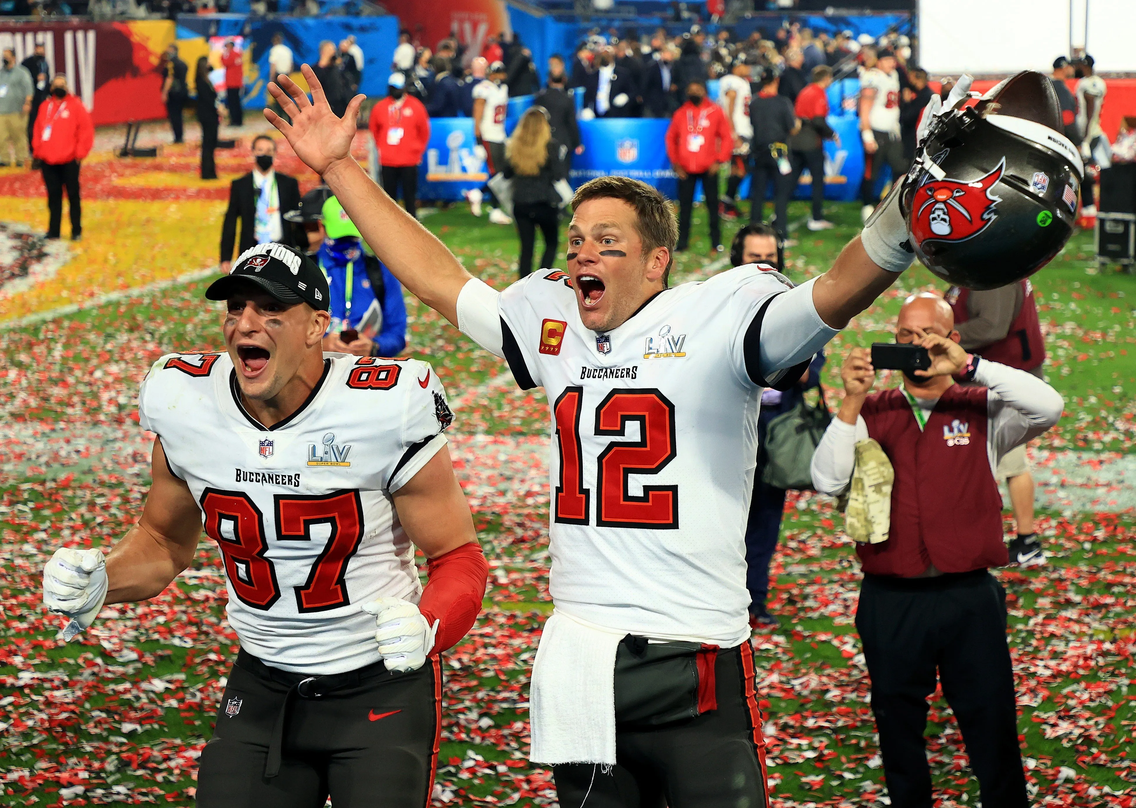 Tom Brady and Buccaneers Get 319 Diamond Super Bowl Rings