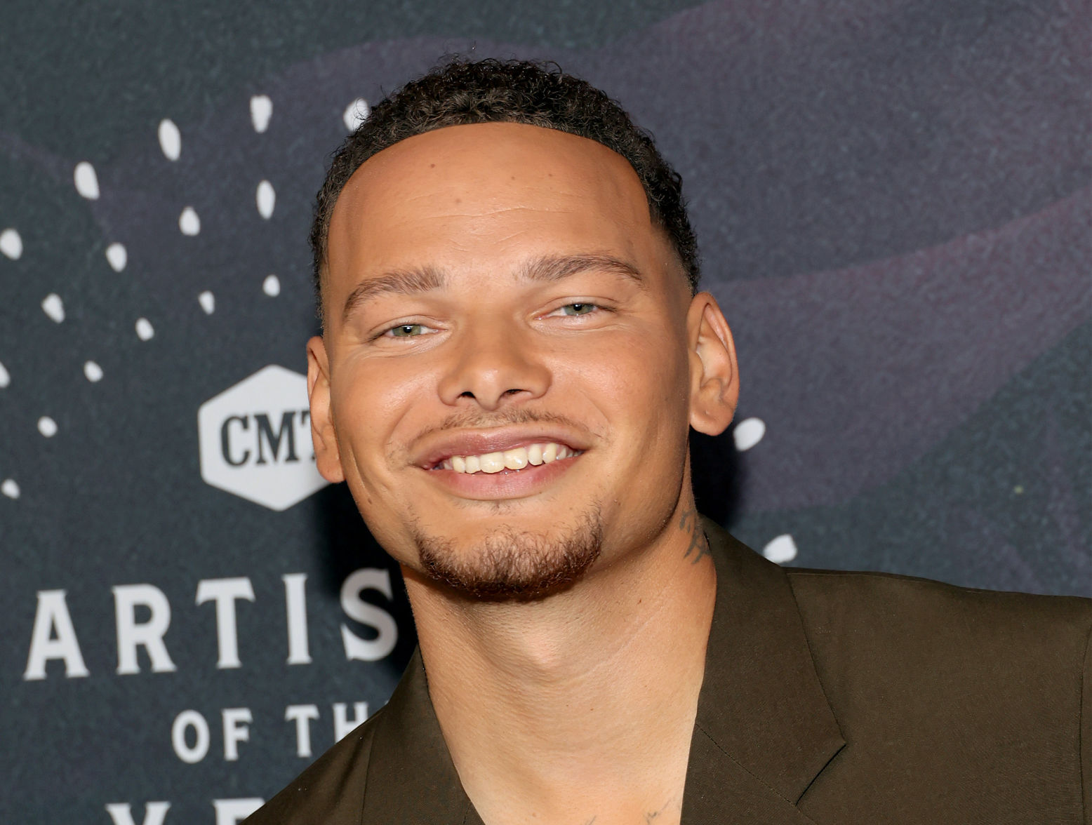 Sunday, April 2: Kelsea Ballerini and Kane Brown Host the 2023 CMT Music  Awards