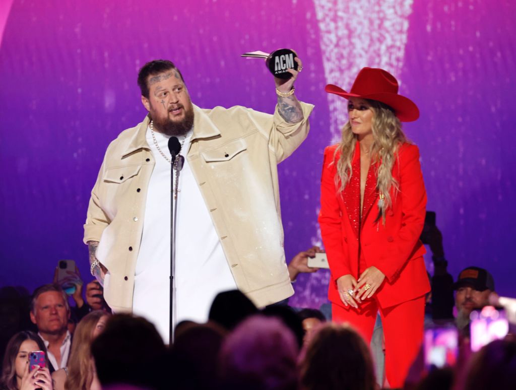 Jelly Roll and Lainey Wilson accepting their 2024 ACM Award for Musical Event. 